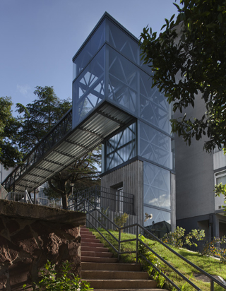 Illustration for article titled Ride an Outdoor Elevator to a Walkway in the Sky